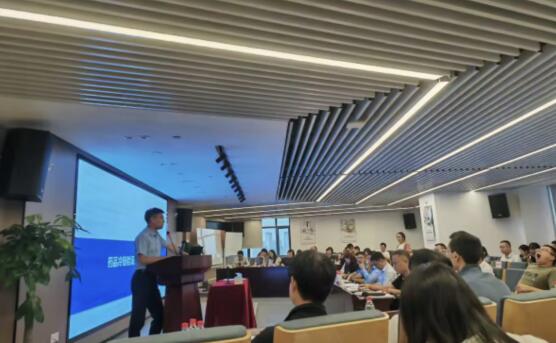 阮飛飛先生給湖南省藥監(jiān)局檢查員培訓(xùn)班的檢查老師作驗(yàn)證冷鏈及風(fēng)險(xiǎn)管理的培訓(xùn) 阮飛飛先生給湖南省藥監(jiān)局檢查員培訓(xùn)班的檢查老師作驗(yàn)證冷鏈及風(fēng)險(xiǎn)管理的培訓(xùn)